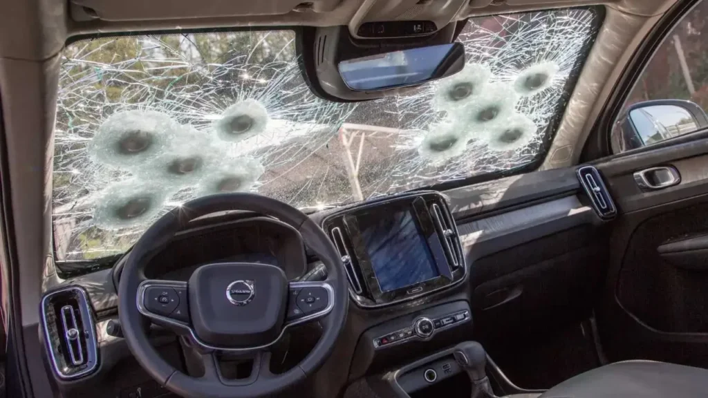 Onda de assaltos a motoristas faz multiplicar buscas por proteção de carros.