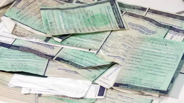 CRLV: é possível pagar licenciamento do carro mesmo com multas atrasadas? 1 CRLV: é possível pagar licenciamento do carro mesmo com multas atrasadas?